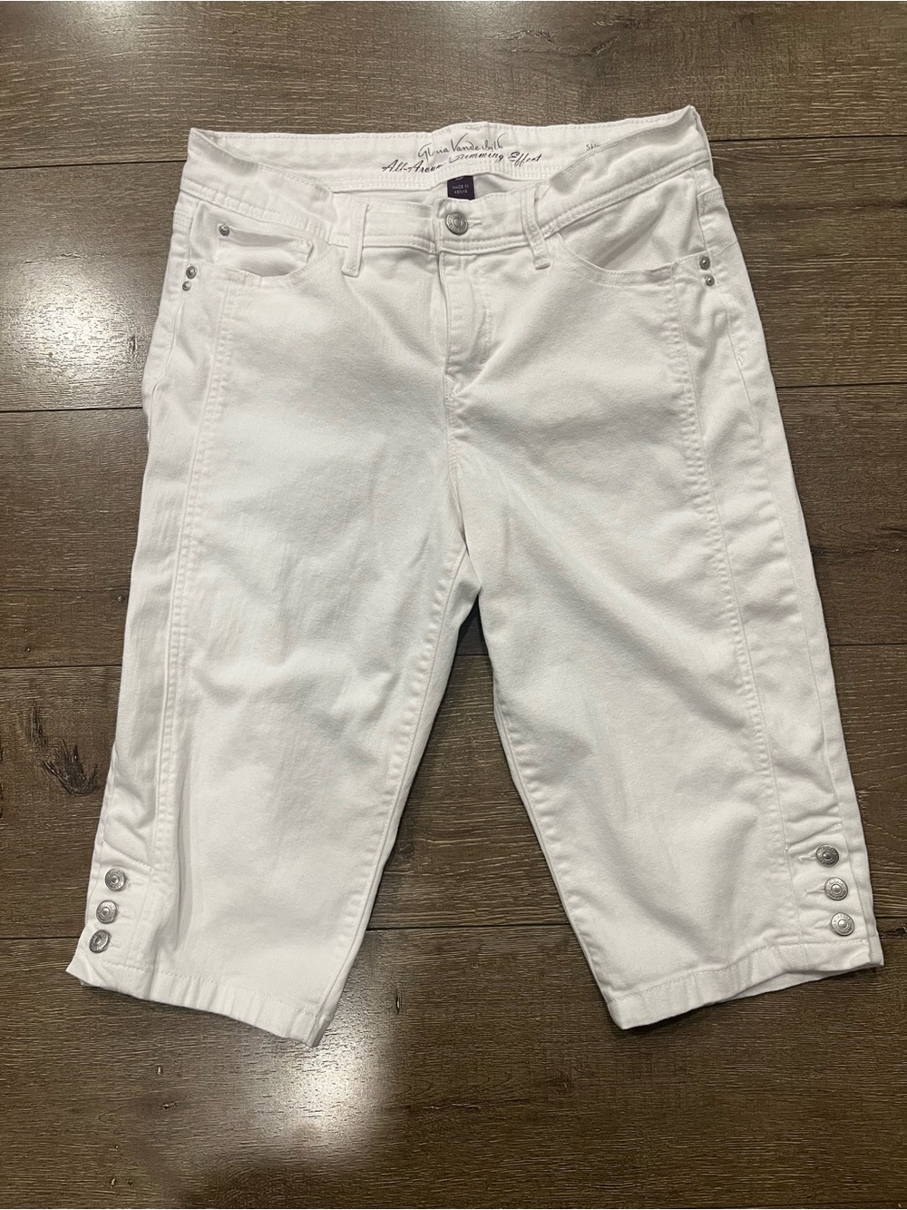 Gloria Vanderbilt White Capri Pants